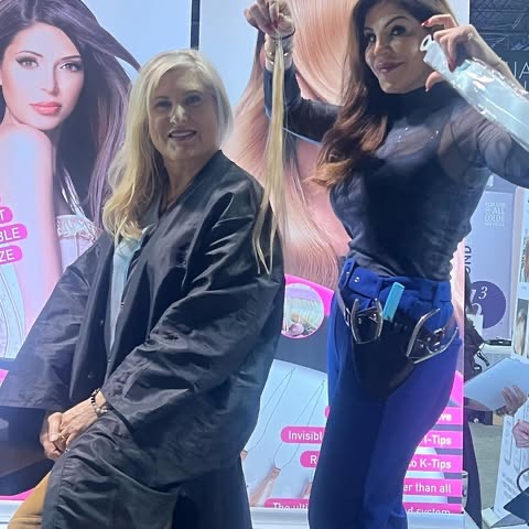 hair extensions stylist